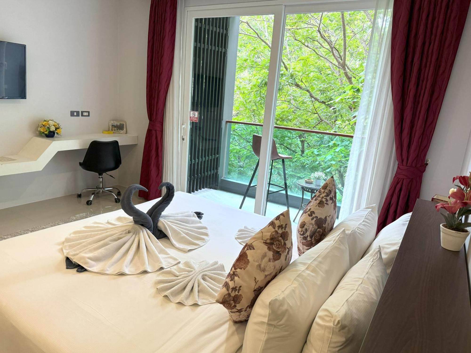 Private Apartment At Emerald Terrace パトン エクステリア 写真